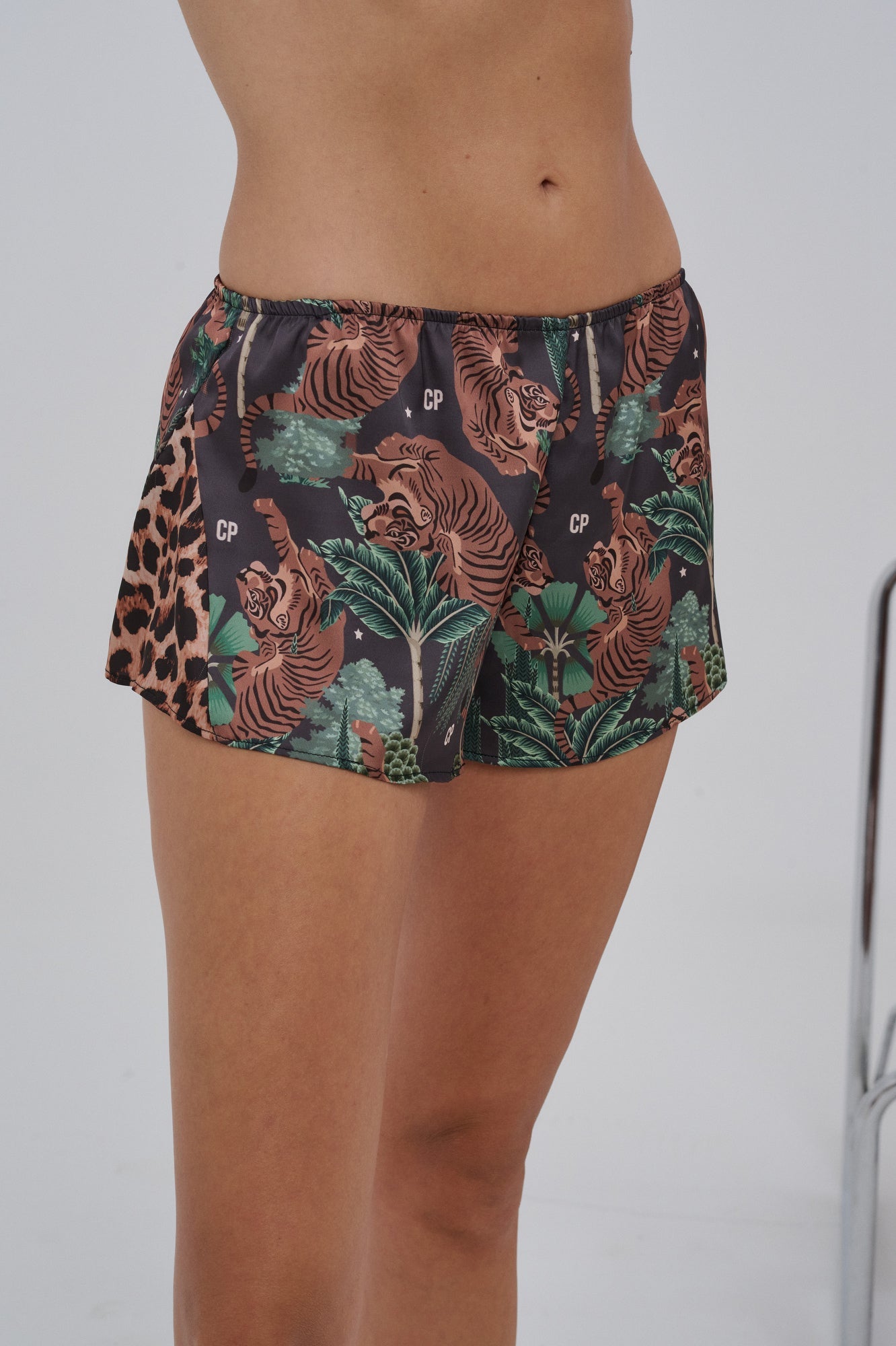 SHORT ANTONIA